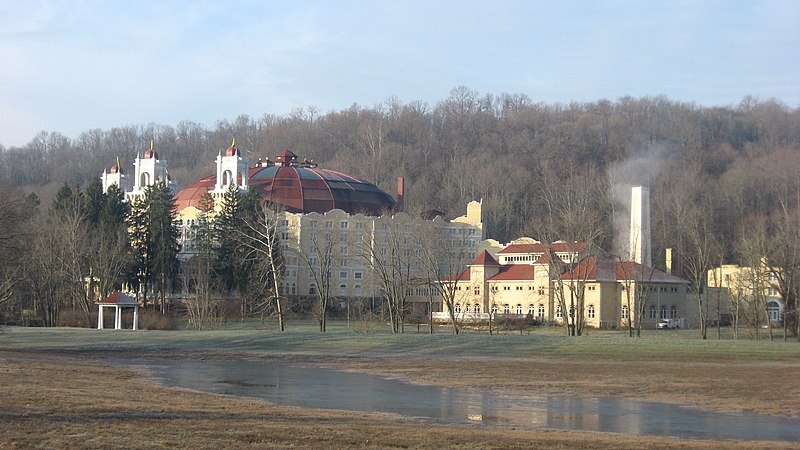 File:West Baden Springs Hotel at dawn.jpg