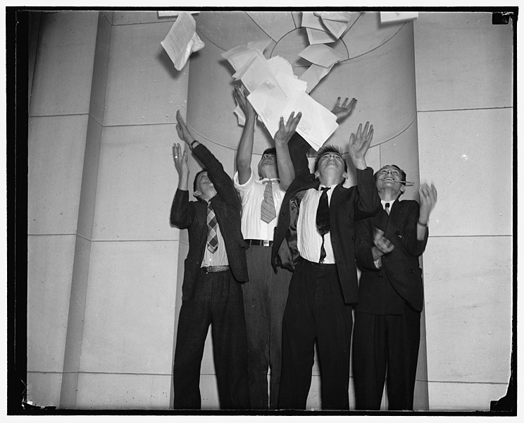 File:Page boys toasting away. House of Reps. Bills. Left to right- John Jurgensen, of N.Y.; Ed. McCormick, Pa.; Jim Neil Paeterson, Ga.; Bob Parish, Ind. LCCN2016872206.jpg