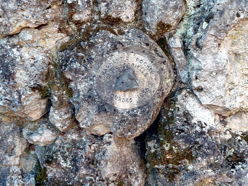 File:Troussey roche de la grotte de Lourdes P1070044.JPG