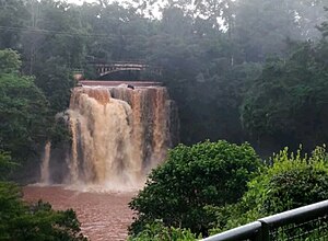 Cataratas do rio Tica perto da cidade