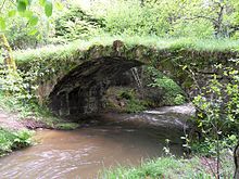 Ang Romanesque Bridge sa Droiturier