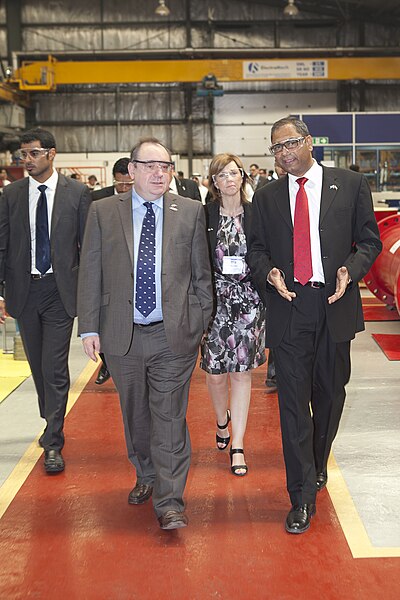 File:Lena Wilson and First Minister tour Weir Oil and Gas in Dubai.jpg