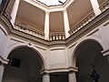 English: Cloister of San Carlino with Borromini's elegant solution for the architectural problem of the inside corner Nederlands: Kloosterhof van San Carlino met Borromini's elegante oplossing voor het probleem van de binnenhoek.