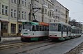 Magdeburg: Hochflur-Beiwagen hinter Niederflur-Triebwagen