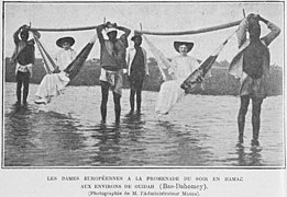 Dames européennes-Ouidah.jpg