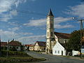 Hauptplatz mit der römisch-katholischen Kirche Szent Mihály