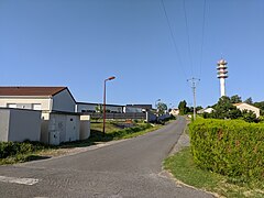 Intersection rue des Roches et rue Louis Neillot (Le Vernet, Allier).jpg