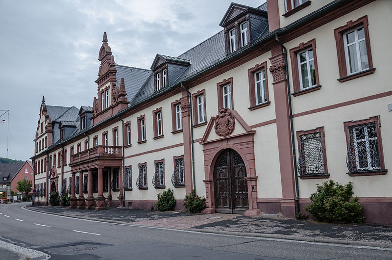 File:Kreuzwertheim, Schloss-001.jpg