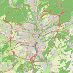 Mapa konturowa miasta Luksemburg, blisko centrum u góry znajduje się punkt z opisem „Prokuratura Europejska”