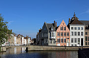 De Spinolarei bij de hoek met de Verversdijk; links: de Strobrug en de Sint-Annarei