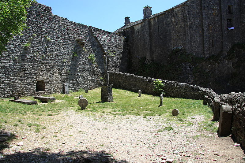 File:France Aveyron la Couvertoirade Cimetière 01.jpg