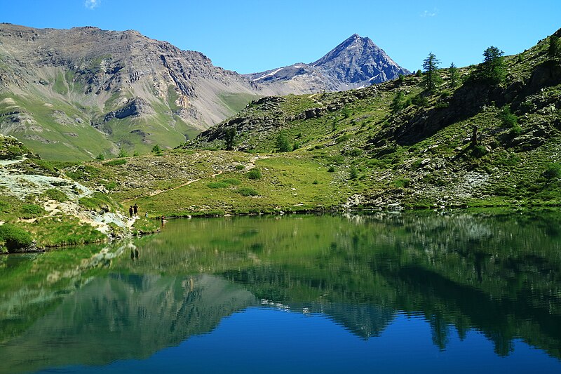 File:Punta Tersiva e Lago di Loye, Valle di Cogne.jpg