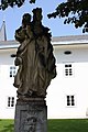 English: Statue Madonna with child at the yard Deutsch: Statue Madonna mit Kind im Stiftshof