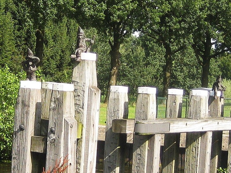 File:Kabouters Sluis Vries.jpg