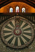 Ronde tafel van Koning Arthur wat in die groot saal van Winchester Kasteel ophang
