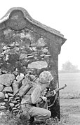 1958年9月8日，美國海軍陸戰隊第三師於清晨在高雄市南方二十五公里的枋寮灘頭開始進行兩棲作戰演習，一名美軍步兵持M1加蘭德步槍警戒