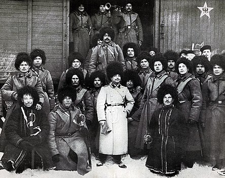 Vinteruniformer under rysk-japanska kriget med stora manchuriska pälsmössor.