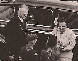 Burgemeester J. de Widt en Koningin Juliana (1950)