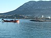 Barco entrando en el puerto