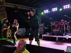 Hatebreed на концерті в 2016 році.