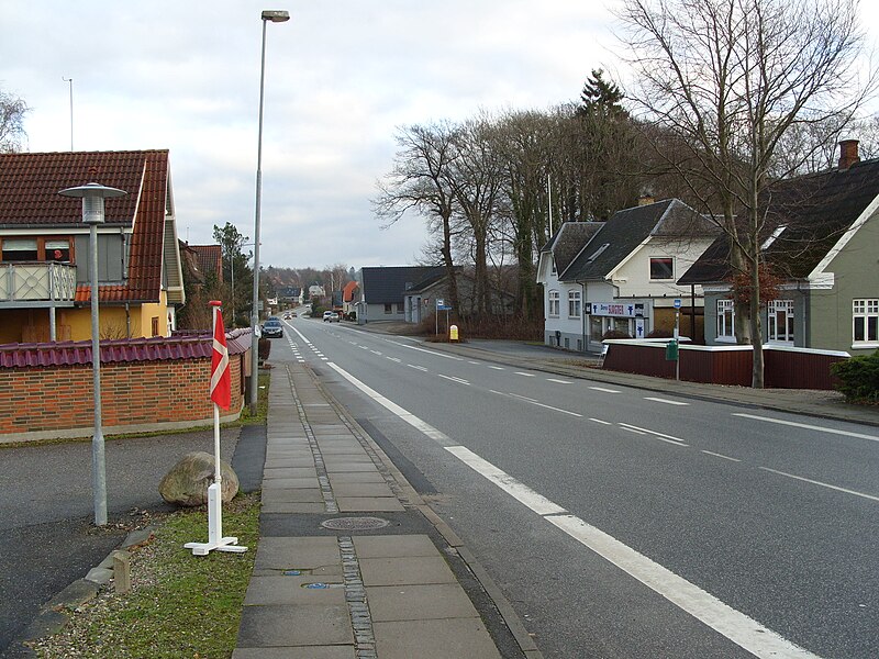 File:Rugårdsvej, Morud 2009.jpg