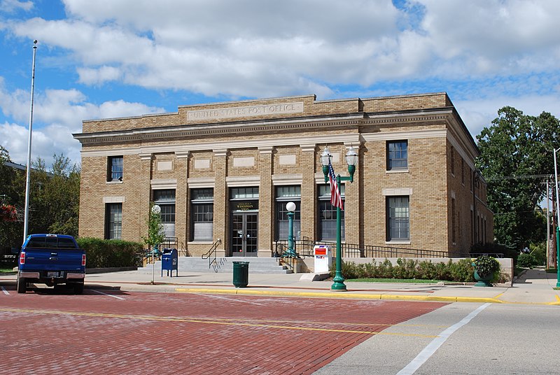 File:US post office 335 E Walworth Delavan.JPG