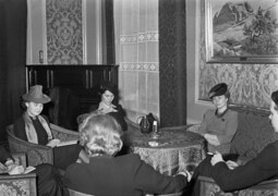 Mrs Alva Myrdal in Helsinki 1941 (5101C; JOKAHBL3C B58-1).tif