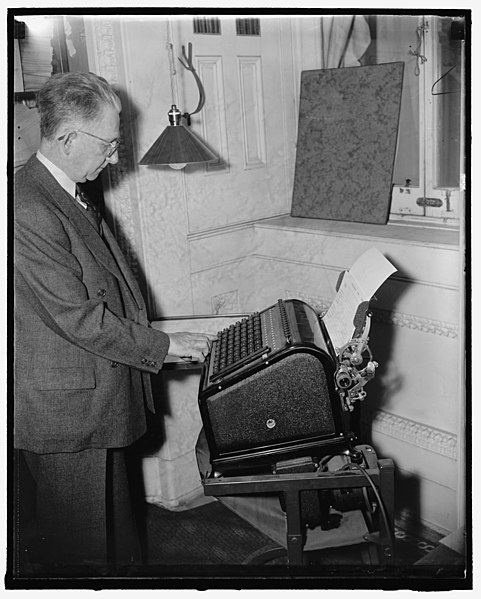 File:New time saving voting machine designed to U.S. Capitol employee. Washington, D.C., May 10. Until Jurgensen, Jr., a tally clerk in the House of Representatives designed this electric voting LCCN2016877928.jpg