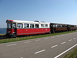 Dieselmotorwagen RTM 1602 met twee houten rijtuigen.