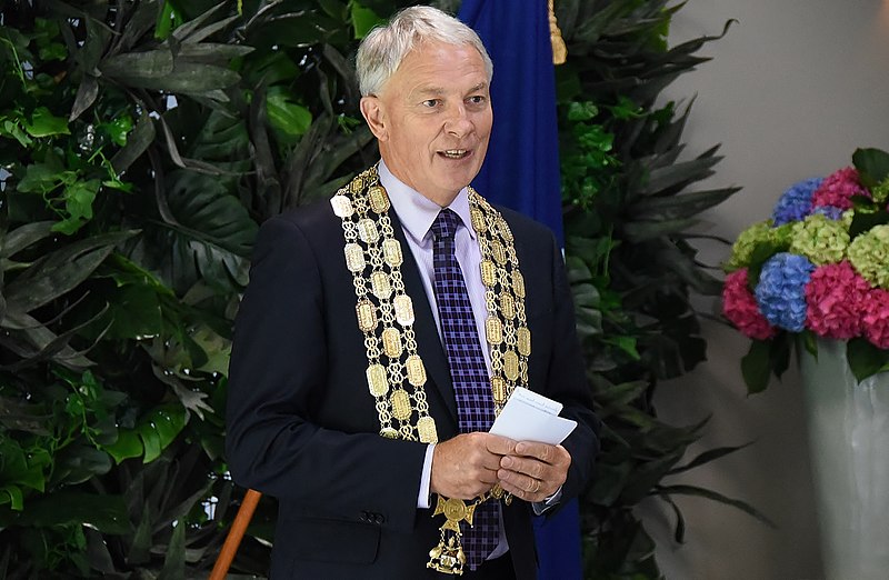 File:Mayor Phil Goff speaks before taking the oaths and affirmations.jpg