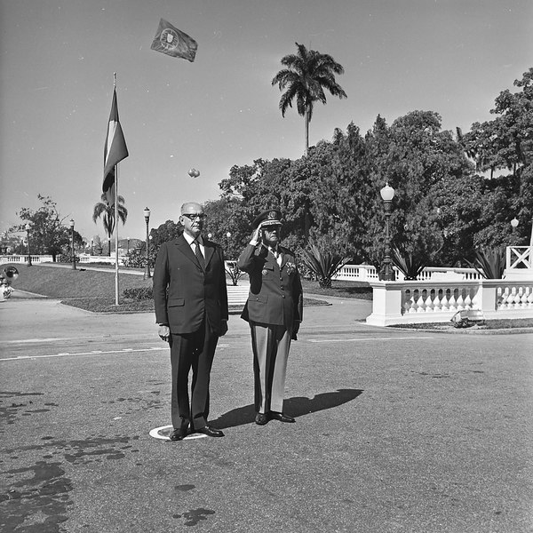 File:Exposição dos restos mortais de Dom Pedro I no Museu Nacional - 44.tif