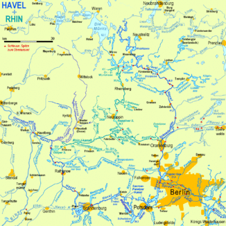 Flussläufe der Havel (dunkelblau) und des Rhin (blaugrün)