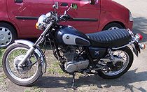 De Yamaha SR 500 kwam in 1978 op de markt, maar refereerde aan de Engelse eencilinders uit de jaren vijftig en -zestig