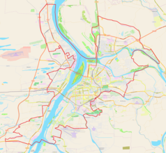 Mapa konturowa Astrachania, w centrum znajduje się punkt z opisem „Astrachański Państwowy Uniwersytet Techniczny”