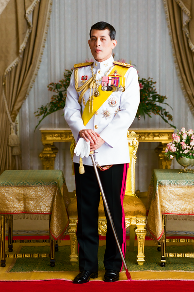 File:King Rama X official.png