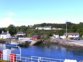 Lochaline gesehen von der Fähre von Fishnish