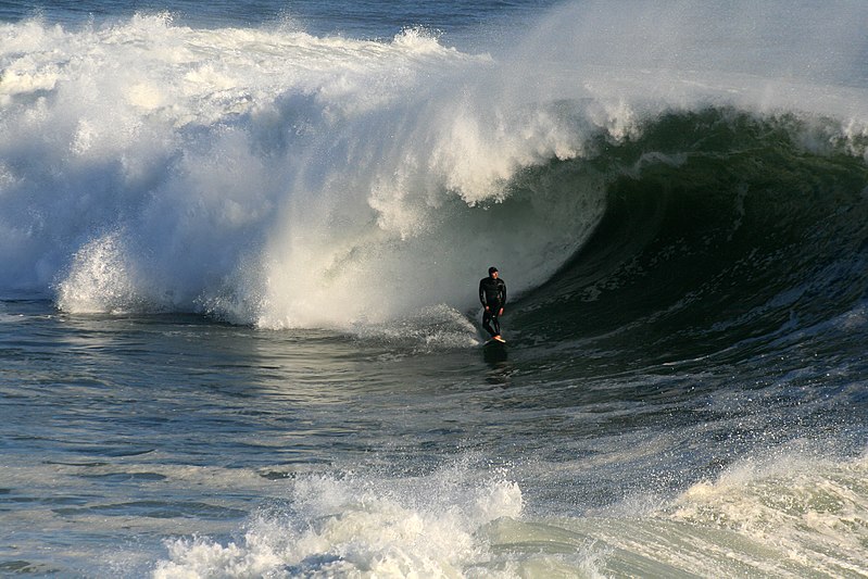 File:Big wave breaking in Santa Cruz.jpg