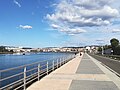 Paseo marítimo e vista da cidade