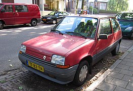 1990 Renault 5 1.4 Automatic front.jpg