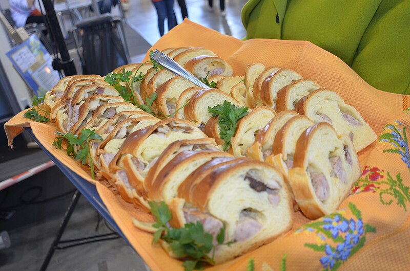 File:Easter Bread Murzin.jpg