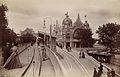 1900 - The moving walkway: the two left platforms were moving at different speeds.