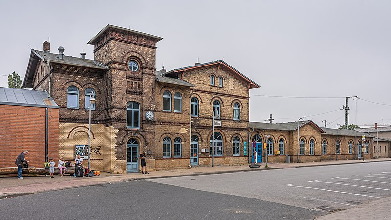 File:Rügen asv2022-08 img15 Bergen Bahnhof.jpg