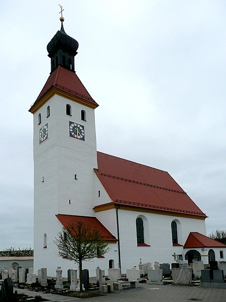 File:Möckenlohe Pfarrkirche von NO.jpg