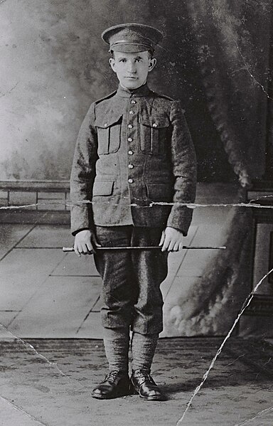 File:DAVID BEN GURION AS MEMBER OF THE 40TH ROYAL FUSILERS IN WORLD WAR I. דוד בן גוריון במדי הגדוד המלכותי ה-40 של מלחמת העולם הראשונה..jpg