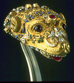 Edelsteingeschmückter goldener Marderkopf eines Zibellino (Flohpelz) (ca. 1550–1559)