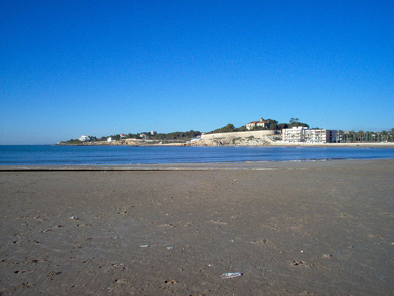 File:Vilanova i la Geltru beach3.jpg