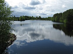 Oilinginojan suuta, taustalla yhdystie 8300:n silta.