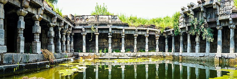 File:Kakatiyas well at warangal.jpg