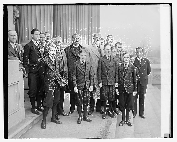 File:Page Boys, Boy Scout troop, Sen. Cousins, Dr. Z. Barney Phillips, Sen. Pane Brock, Ga., 12-12-29 LCCN2016844436.jpg