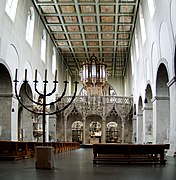 Interior de la nave hacia el altar